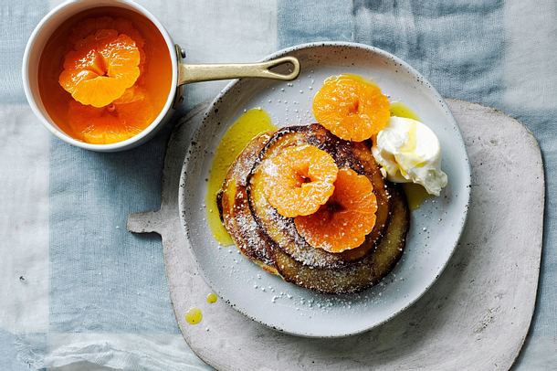 Buttermilchpancakes mit Mandarinensoße Rezept Buttermilchpancakes mit Mandarinensoße Rezept
