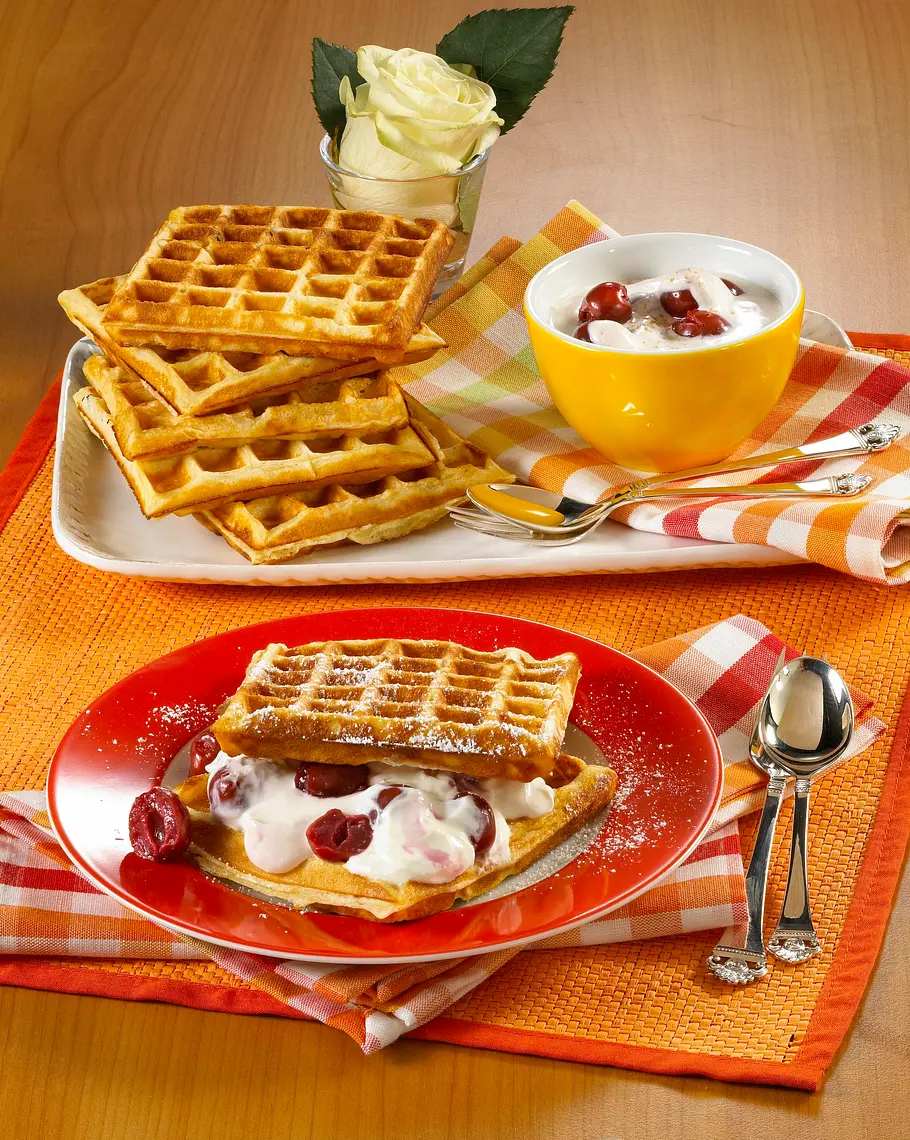 Buttermilchwaffeln mit Kirschquark Rezept