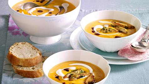 Butternusskürbis-Suppe mit Hähnchenstreifen Rezept - Foto: House of Food / Bauer Food Experts KG