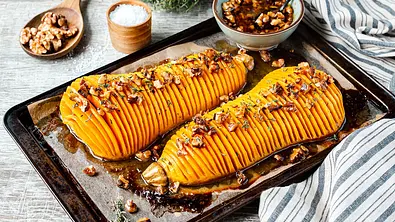 Butternut-Rezepte: Butternut-Kürbis aus dem Ofen - Foto: ShowHeroes für LECKER @ Bauer Media Group Butternut-Rezepte: Butternut-Kürbis aus dem Ofen - Foto: ShowHeroes für LECKER @ Bauer Media Group