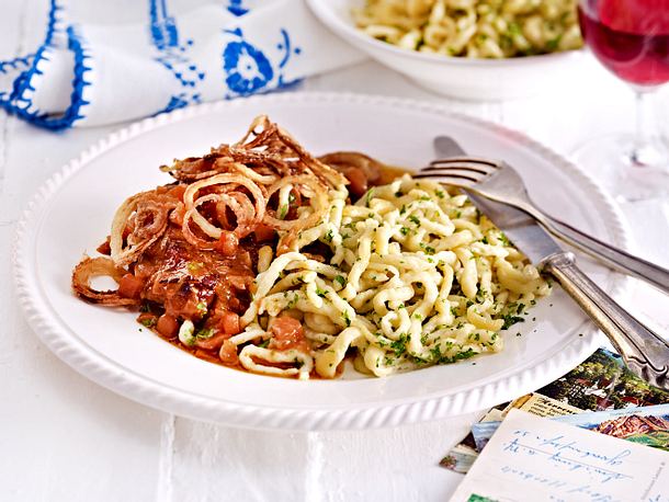 Butterspätzle zu Zwiebel-Rostbraten Rezept Butterspätzle zu Zwiebel-Rostbraten Rezept