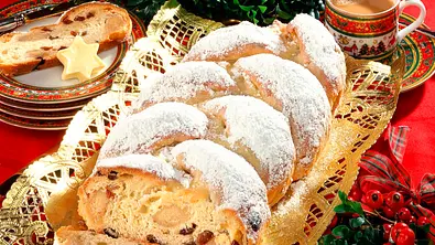 Butterstollen-Zopf Rezept - Foto: LECKER @ Bauer Media Group