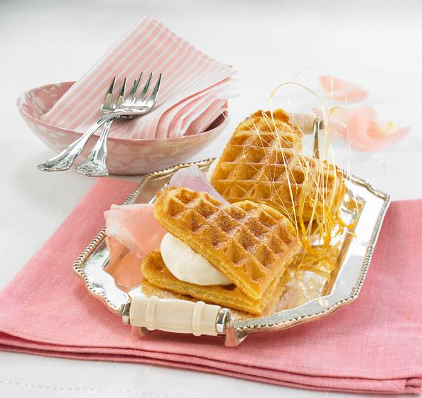 Butterwaffeln mit Weincreme Rezept