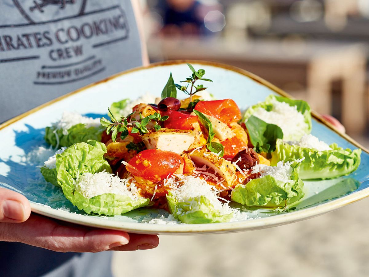 Caesar Salad mit gekapertem Ofenhuhn Rezept
