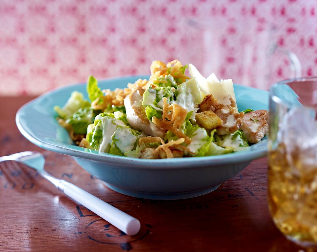 Caesar's Salad mit Hähnchen und Knusper-Wan-Tan Rezept