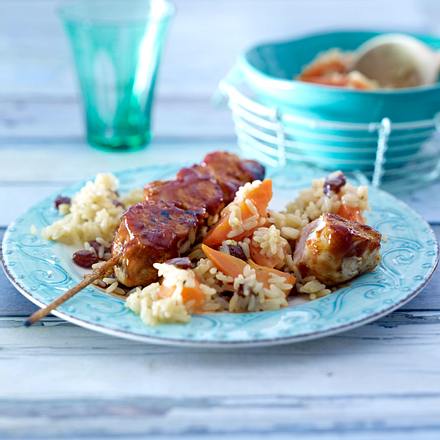 Cajun-Chicken am Stiel mit Möhren-Rosinen-Reis Rezept Cajun-Chicken am Stiel mit Möhren-Rosinen-Reis Rezept