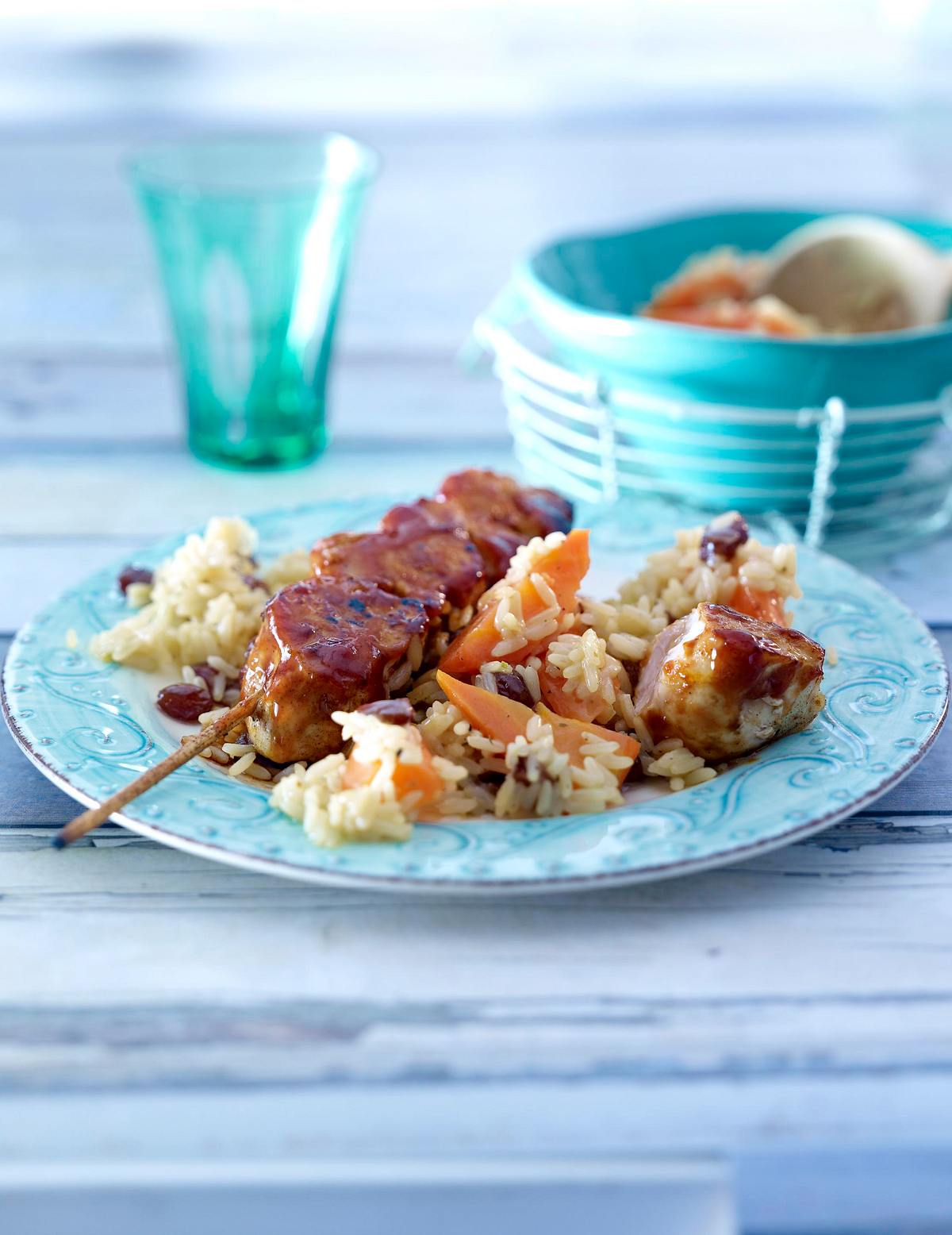 Cajun-Chicken am Stiel mit Möhren-Rosinen-Reis Rezept