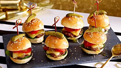 Cake-Pop-Burger am Spieß Rezept - Foto: House of Food / Bauer Food Experts KG
