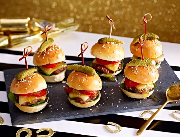 Cake-Pop-Burger am Spieß Rezept Cake-Pop-Burger am Spieß Rezept