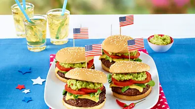 California Burger Rezept - Foto: LECKER @ Bauer Media Group