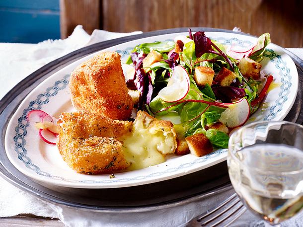 Gebackener Camembert Auf Salat Mit Croutons Rezept Lecker