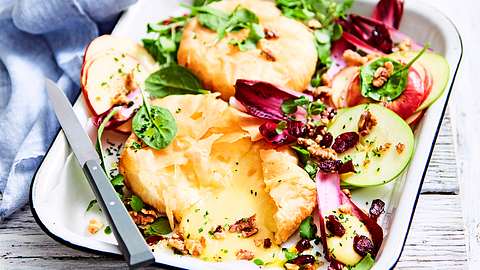 Camembert im Filomantel Rezept - Foto: House of Food / Bauer Food Experts KG
