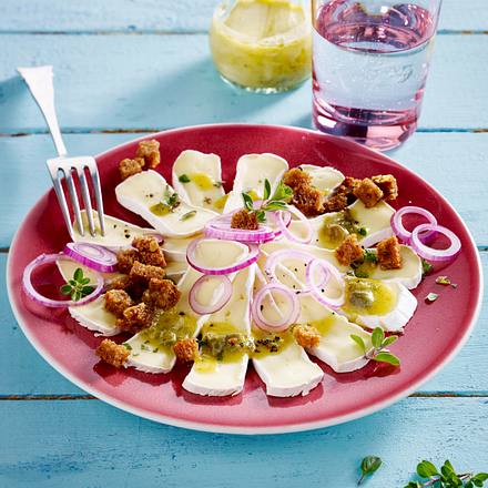 Camembert mit Majoran-Dressing Rezept