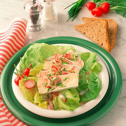 Camembert mit Radieschen-Vinaigrette Rezept Camembert mit Radieschen-Vinaigrette Rezept