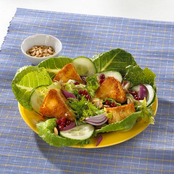 Camembert-Salat mit Preiselbeersoße Rezept Camembert-Salat mit Preiselbeersoße Rezept