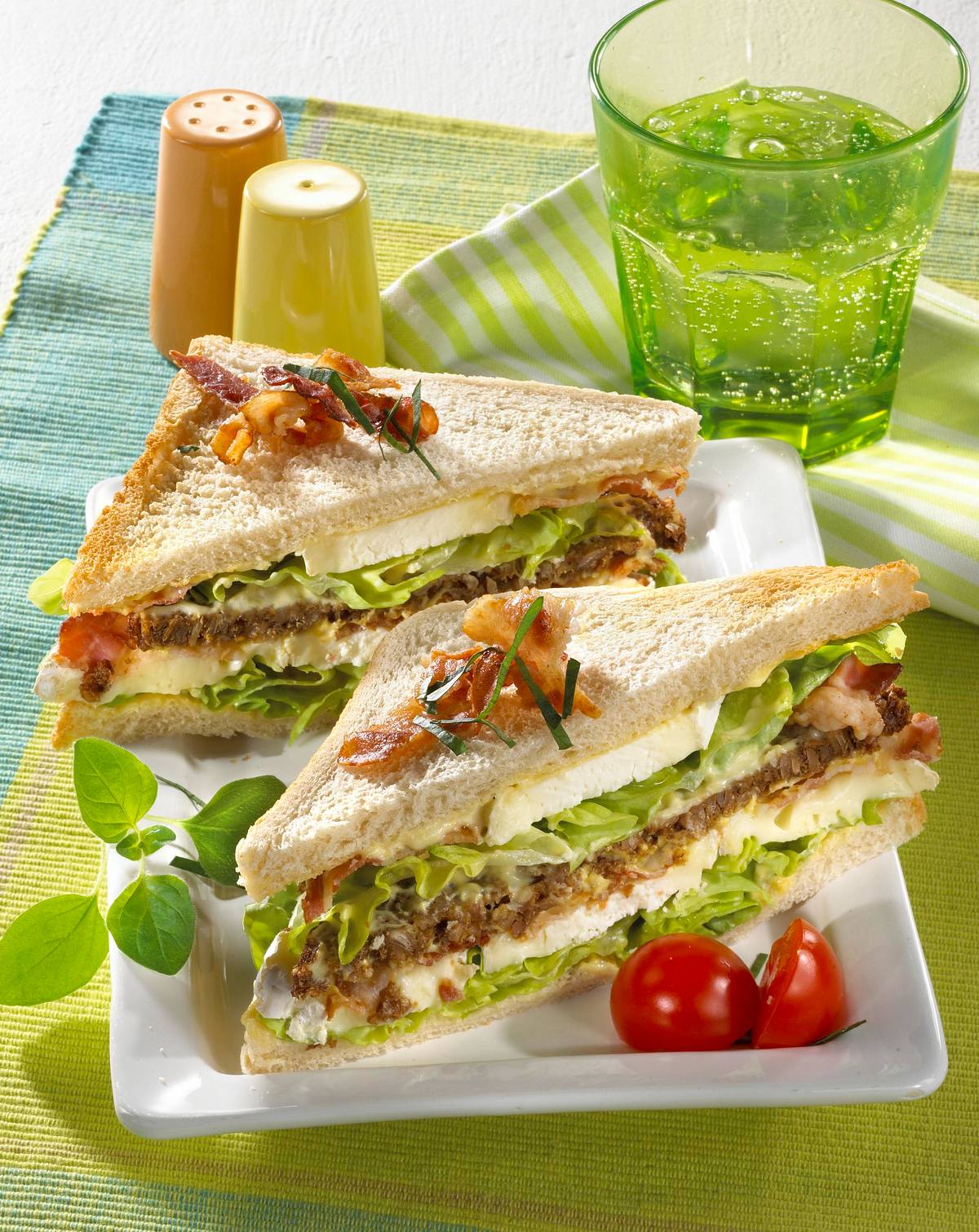 Camembert-Sandwich mit Bacon Rezept