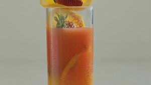 Campari-Orangensaft mit Erdbeeren Rezept - Foto: Klemme