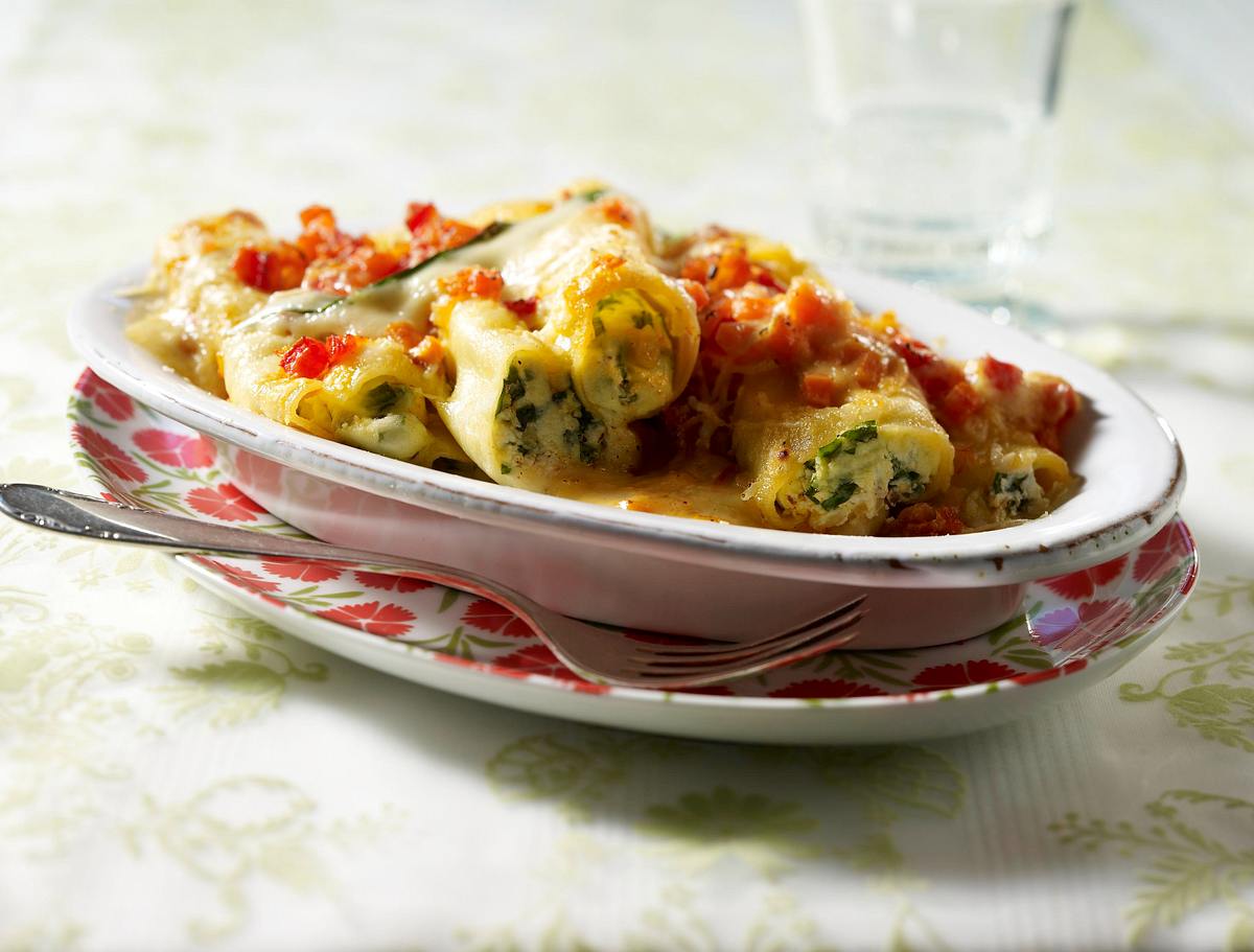 Cannelloni mit Bärlauch-Ricottafüllung in Tomatensoße Rezept