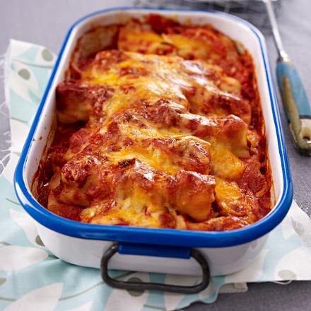 Cannelloni mit Bratwurstbrät in Tomaten-Currysoße Rezept Cannelloni mit Bratwurstbrät in Tomaten-Currysoße Rezept