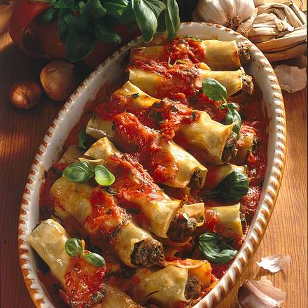 Cannelloni mit Hack-Basilikumfüllung und Tomatenso Rezept Cannelloni mit Hack-Basilikumfüllung und Tomatenso Rezept