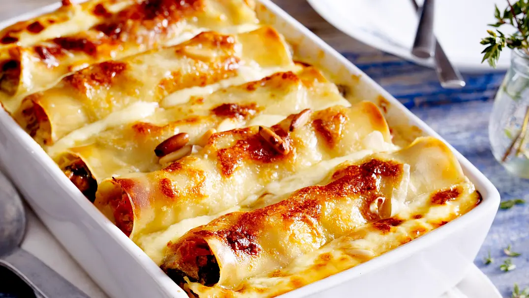 Cannelloni mit Sommergemüse und Pinienkernen Rezept - Foto: LECKER @ Bauer Media Group Cannelloni mit Sommergemüse und Pinienkernen Rezept - Foto: LECKER @ Bauer Media Group