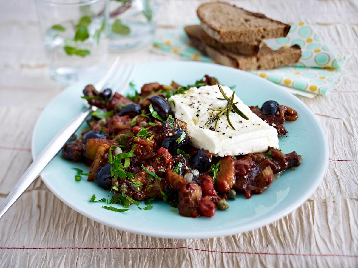 Caponata mit gebackenem Feta Rezept