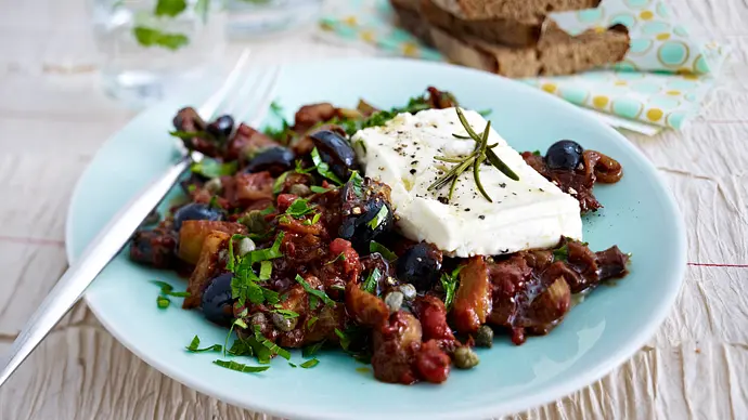 Caponata mit gebackenem Feta Rezept - Foto: LECKER @ Bauer Media Group Caponata mit gebackenem Feta Rezept - Foto: LECKER @ Bauer Media Group
