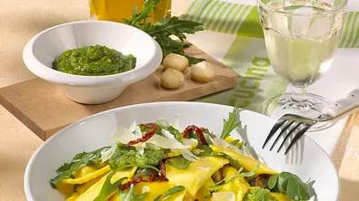 Cappelletti mit getrockneten Tomaten und Rucola-Pesto Rezept - Foto: LECKER @ Bauer Media Group