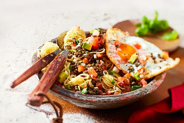 Capellini mit Tomaten-Salsa „Zwei eireiche Halunken" Capellini mit Tomaten-Salsa „Zwei eireiche Halunken"