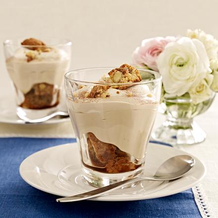 Cappuccino-Creme mit Sahnehaube Rezept Cappuccino-Creme mit Sahnehaube Rezept