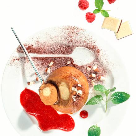 Cappuccino-Mousse mit Himbeersoße Rezept Cappuccino-Mousse mit Himbeersoße Rezept