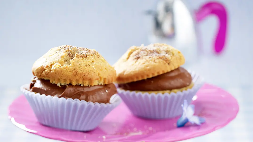 Cappuccino-Muffins mit Schokosahnefüllung Rezept - Foto: LECKER @ Bauer Media Group