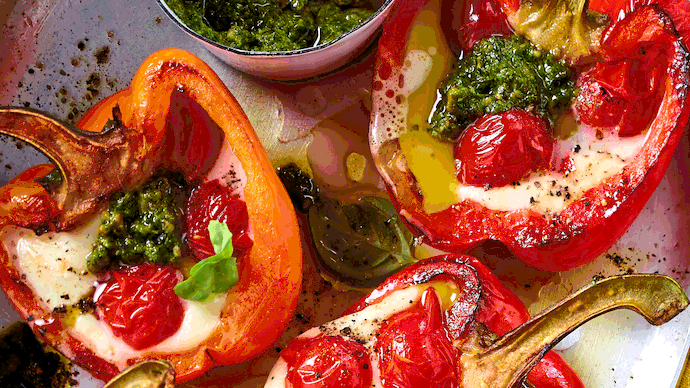 Caprese-Boote mit Pesto Rezept - Foto: LECKER @ Bauer Media Group