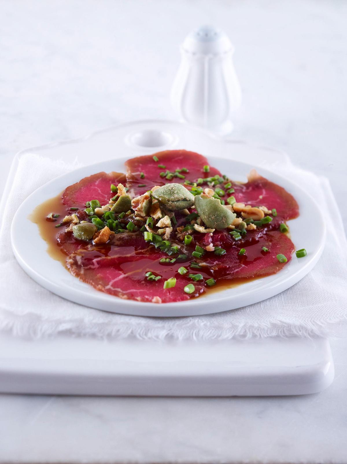 Carpaccio mit Wasabinüssen Rezept