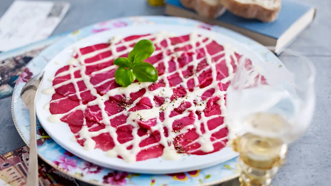 Carpaccio nach Cipriani Rezept - Foto: LECKER @ Bauer Media Group Carpaccio nach Cipriani Rezept - Foto: LECKER @ Bauer Media Group