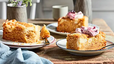 Carrot Apple Cake mit Cheesecake-Gitter Rezept - Foto: LECKER @ Bauer Media Group
