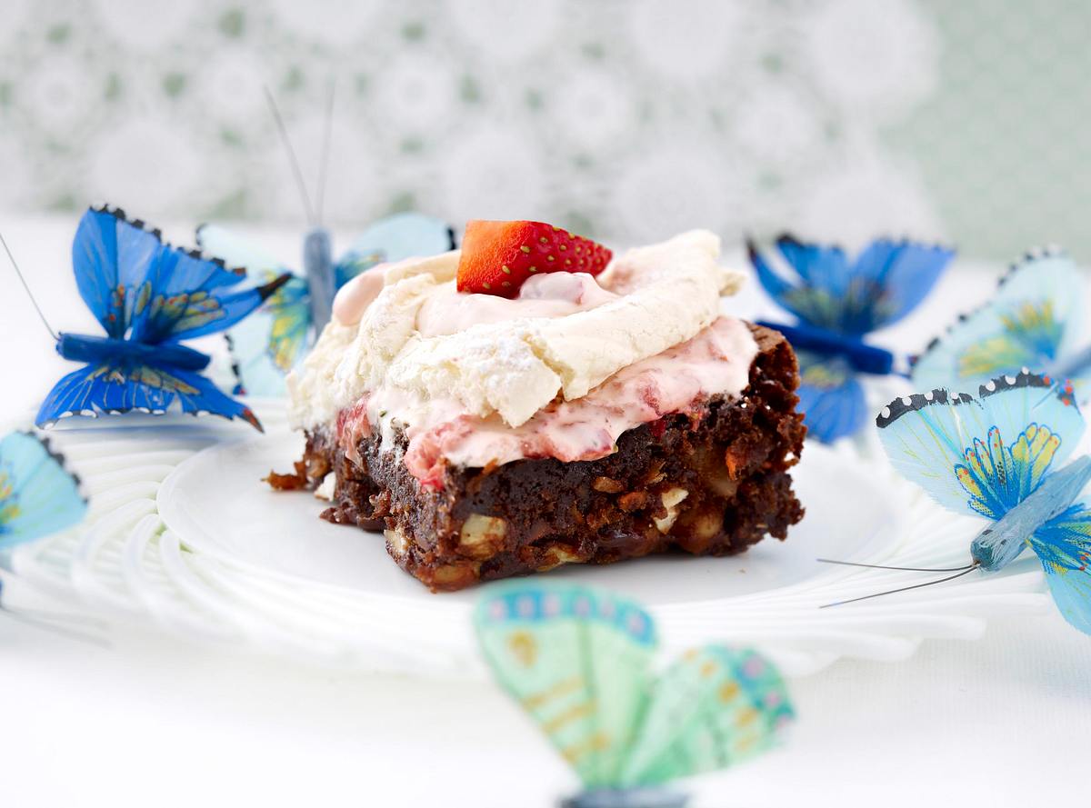 Carrot Brownies mit Baiser und Erdbeercreme Rezept