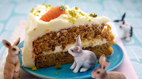 Carrot-Cake mit Pecannüssen und Frosting (Möhrenkuchen) Rezept - Foto: House of Food / Bauer Food Experts KG