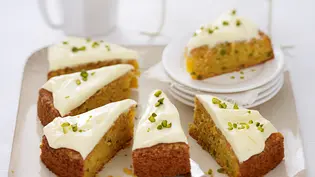 Carrotcake (Möhrenkuchen mit Pistazien) Rezept - Foto: LECKER @ Bauer Media Group