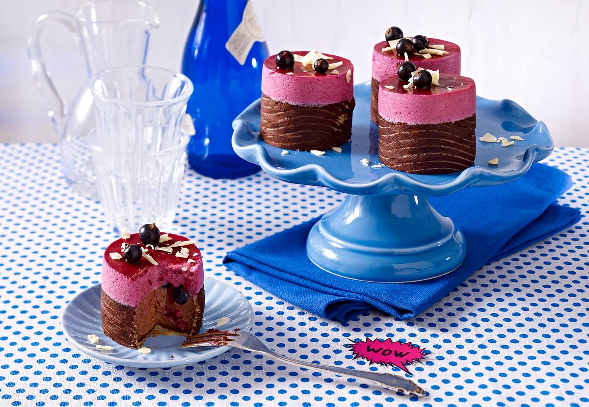 Cassis-Schokoladen-Mousse-Törtchen Rezept