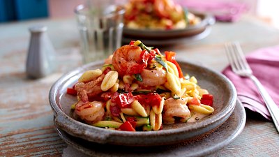 Cavatelli con Zucchine e Gamberetti (Cavatelli mit Zucchini und Garnelen) Rezept - Foto: House of Food / Bauer Food Experts KG