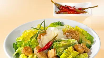 Ceasar-Salat mit Putenbrust Rezept - Foto: LECKER @ Bauer Media Group