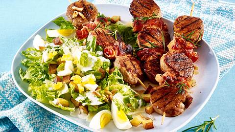 Cesar Salad mit Barbecue-Spießen Rezept - Foto: House of Food / Bauer Food Experts KG