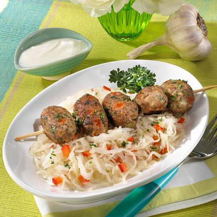 Cevapcici mit Krautsalat Rezept Cevapcici mit Krautsalat Rezept