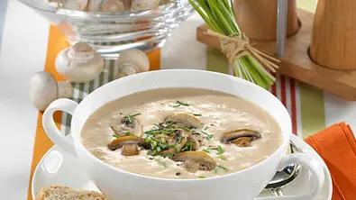 Champignon-Cremesuppe Rezept - Foto: LECKER @ Bauer Media Group