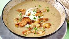 Champignons-Cremesuppe mit Toppings - Foto: House of Food / Bauer Food Experts KG