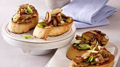 Champignon-Crostini Rezept - Foto: LECKER @ Bauer Media Group