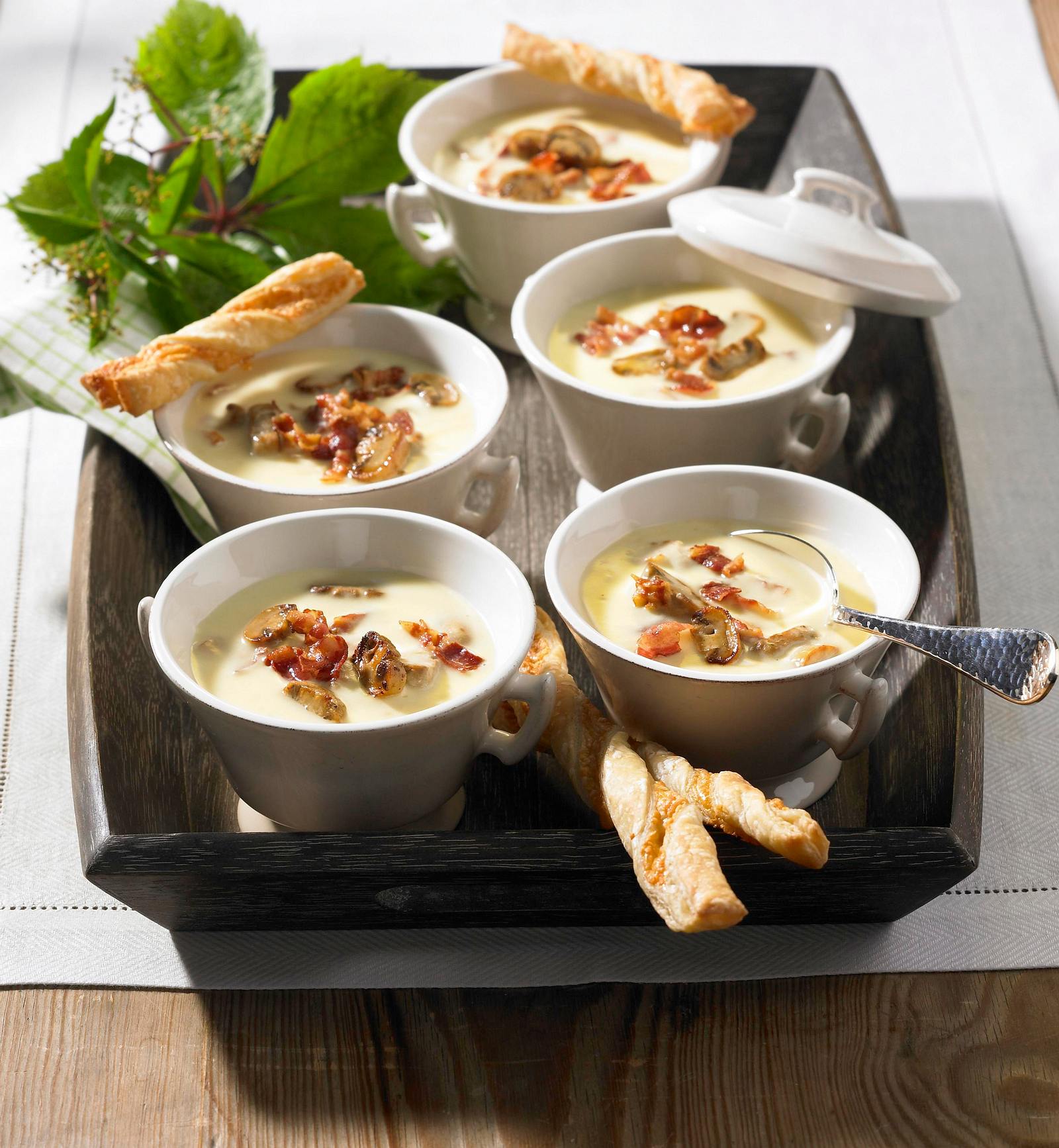 Champignon-Käsecreme-Suppe Rezept | LECKER