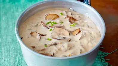 Champignon-Rahmsoße Rezept - Foto: LECKER @ Bauer Media Group Champignon-Rahmsoße Rezept - Foto: LECKER @ Bauer Media Group