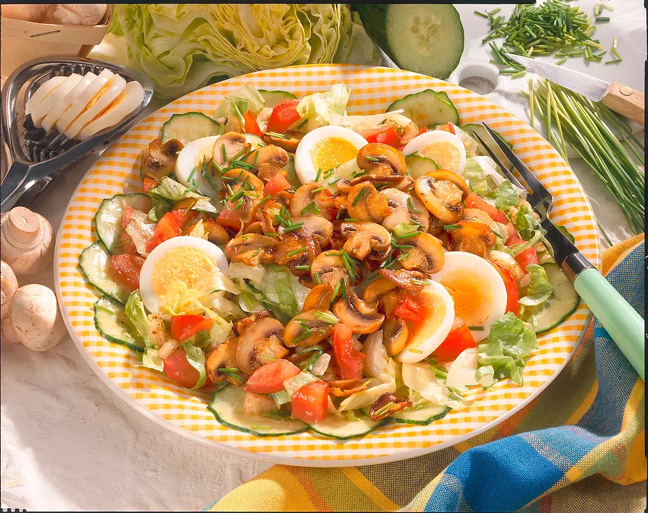 Champignon-Salat mit Ei Rezept Champignon-Salat mit Ei Rezept